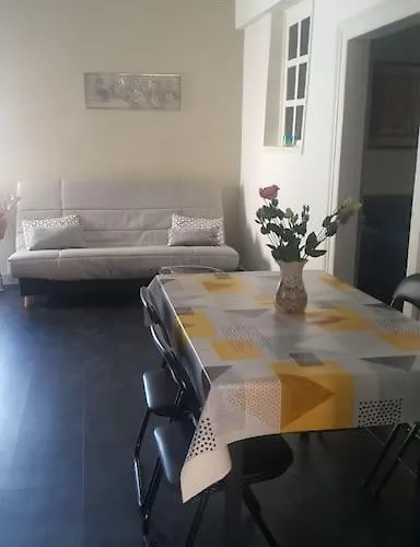 Chez Chantal A Ay