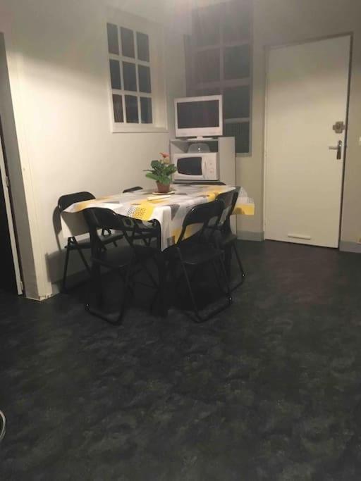 Chez Chantal A Ay Apartment