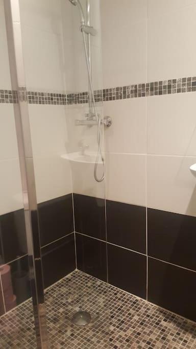 Chez Chantal A Ay Apartamento
